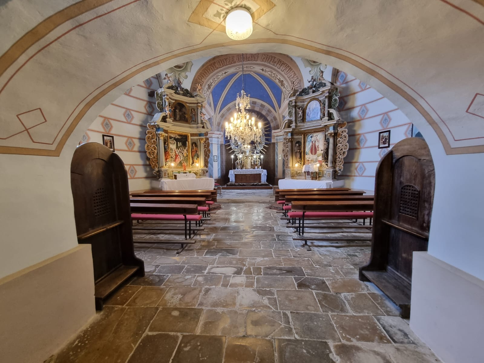 Pogled na crkvu Sv. Franje Ksaverskog