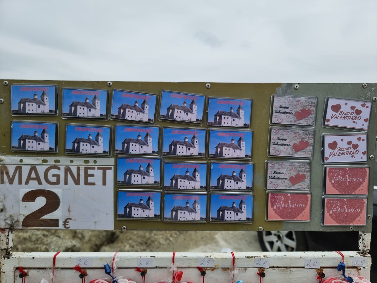 Magneti s motivima crkve u Dropkovcu