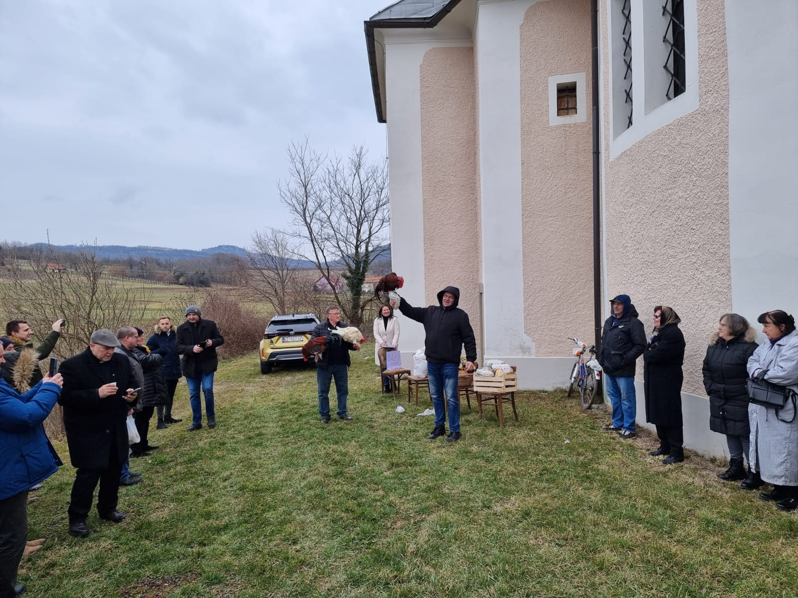 Domaći pijetao pripremljen za aukciju u Dropkovcu