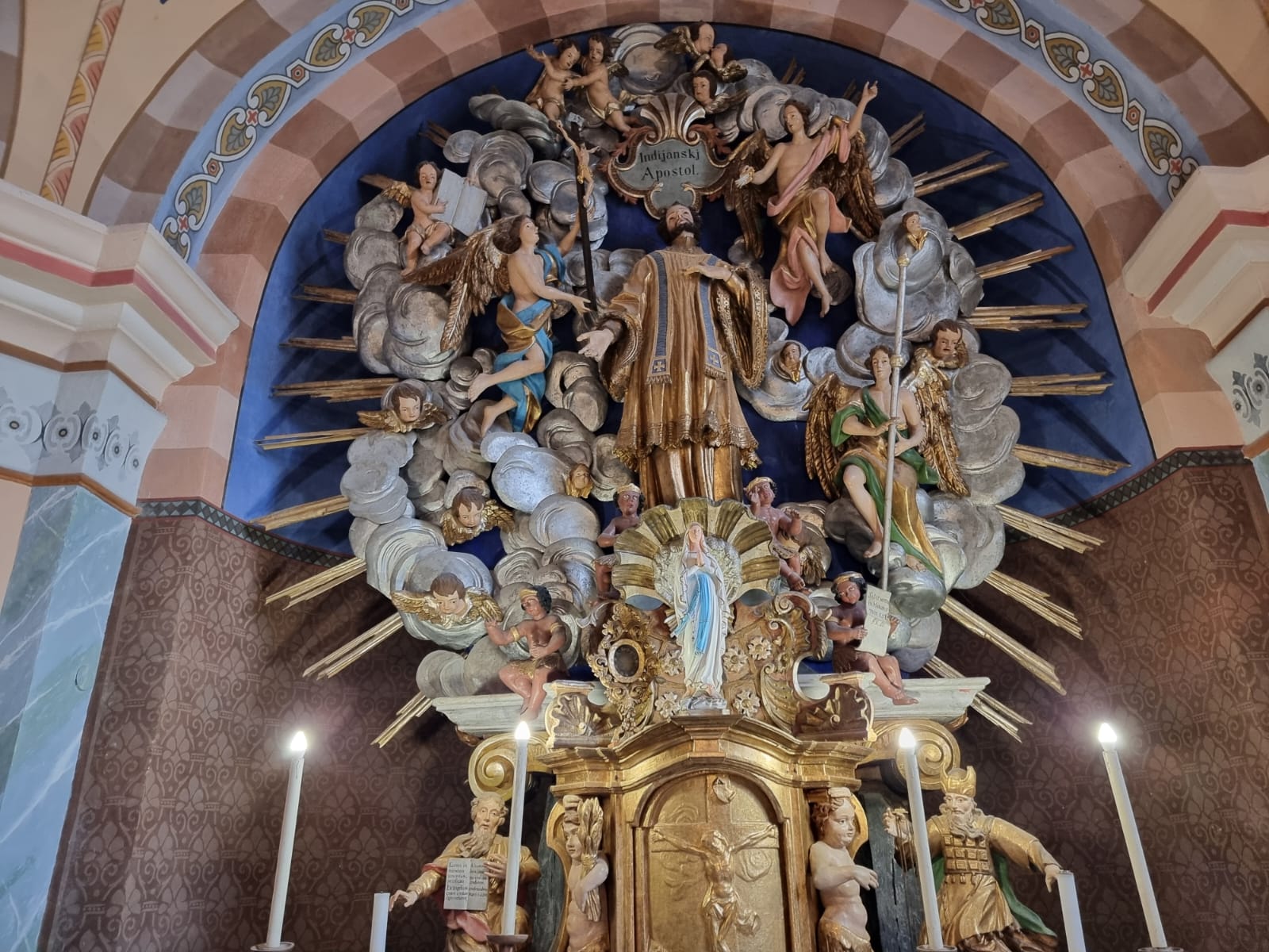 Oltar Crkva Sv. Franje Ksaverskog