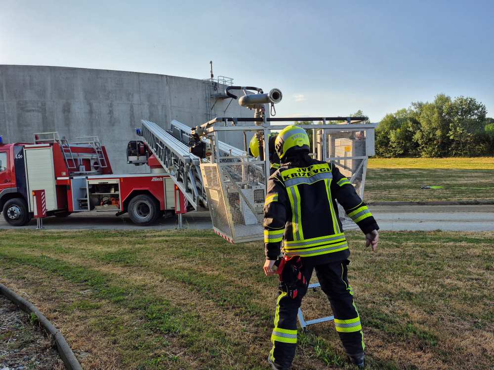 Vatrogasci tijekom operativnih aktivnosti